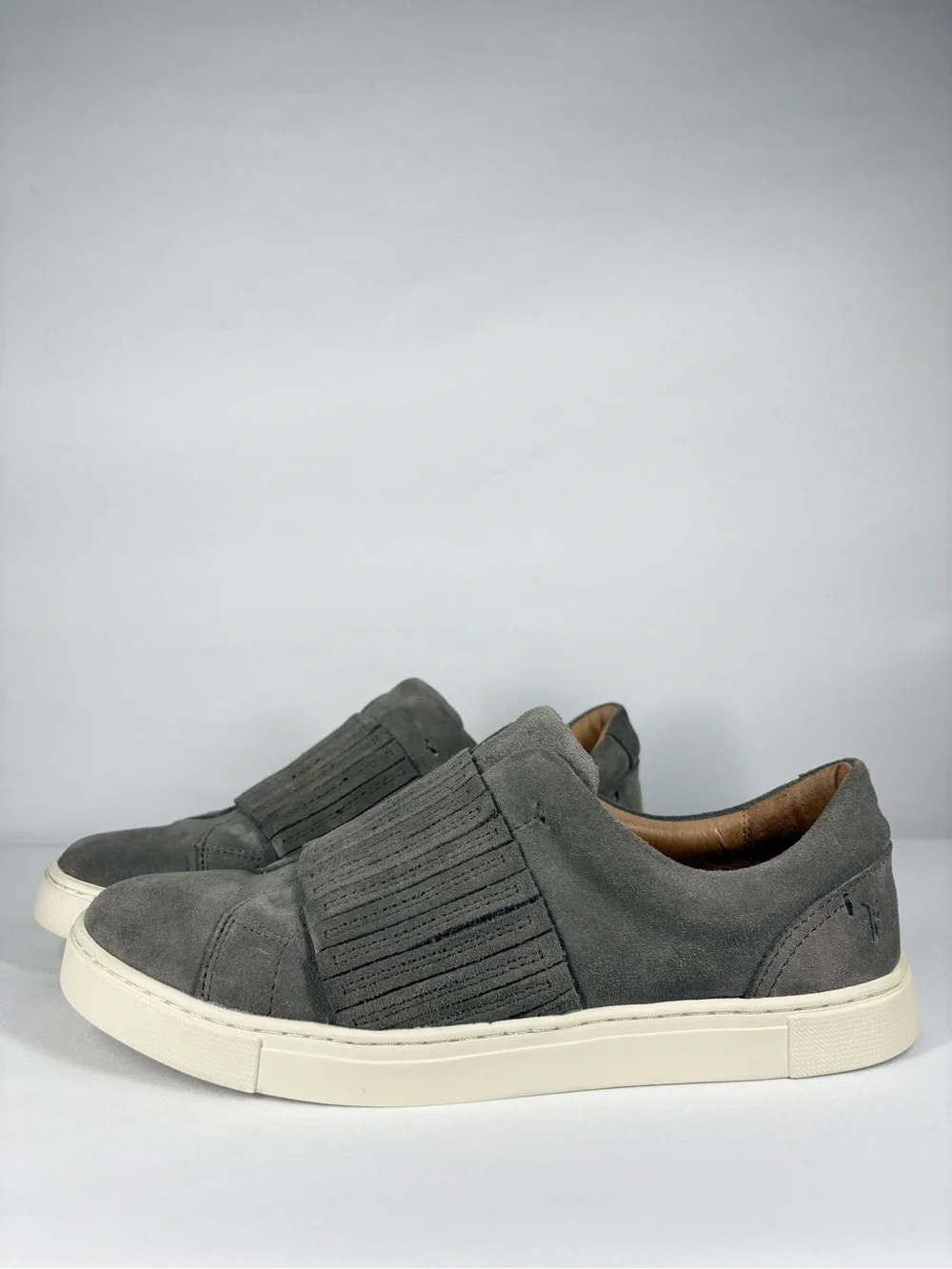 Frye Ivy Gore Slip-On Sneakers in Gray Suede and Leather. Size 8. Pleated Detail